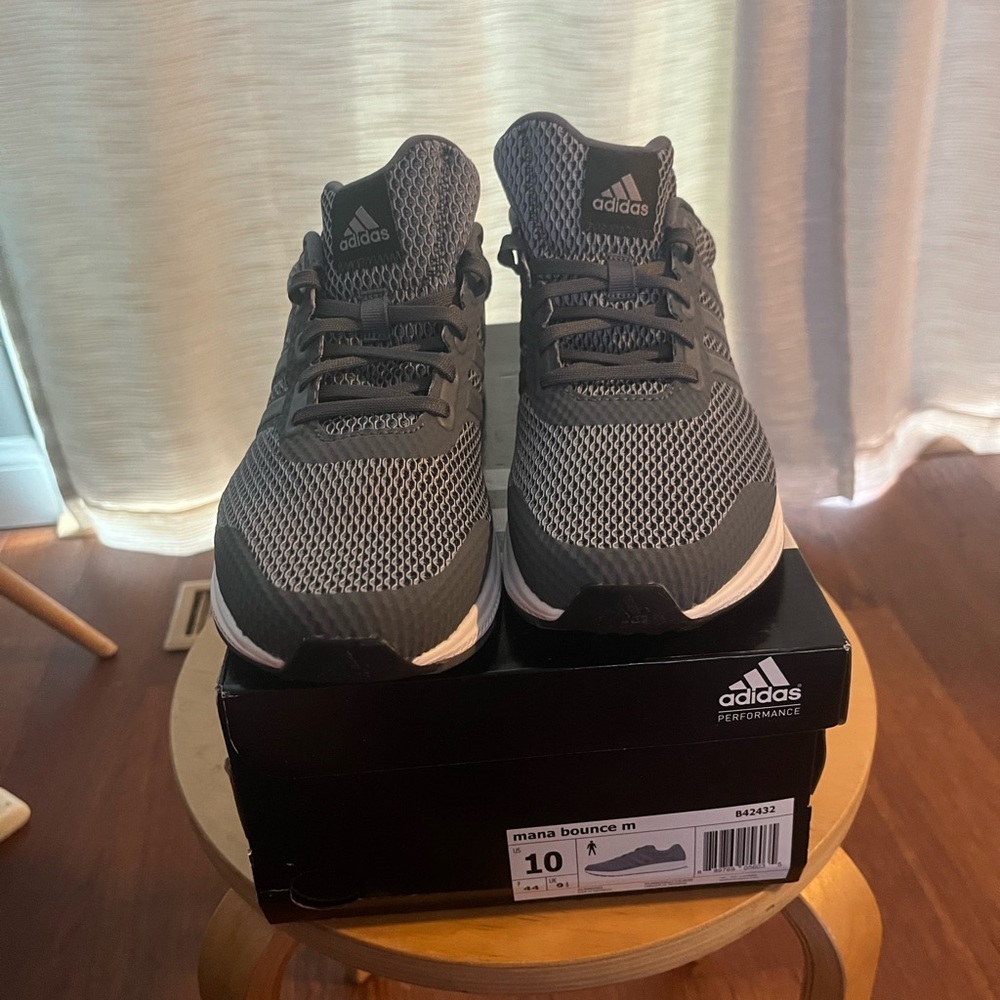 Adidas Mens Mana Bounce B42432 Gray Running Shoes Sneakers Size 10